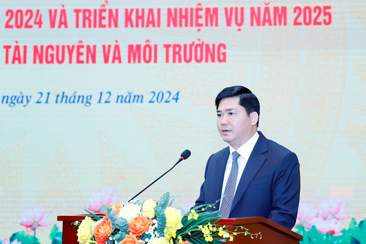 Ông Nguyễn Tuấn Anh, Ủy ban Khoa học, Công nghệ và Môi trường của Quốc hội phát biểu tham luận tại Hội nghị.